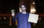 تندیس بهترین کارگردان در جشنواره فیلم کوتاه تهران در دستان عرشیا زینعلی