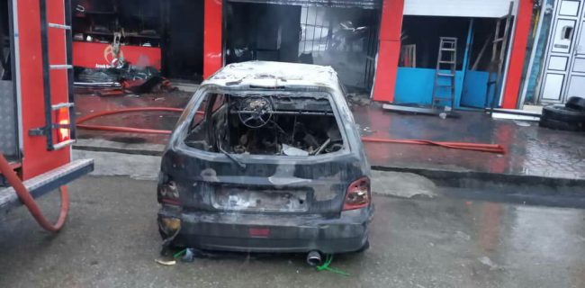 سه باب مغازه و دو اتوموبیل در شهر پره سر طعمه حریق شدند