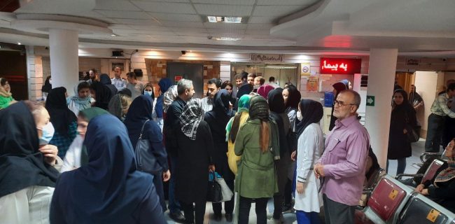 اعتراض کارکنان یک بیمارستان خصوصی در لاهیجان