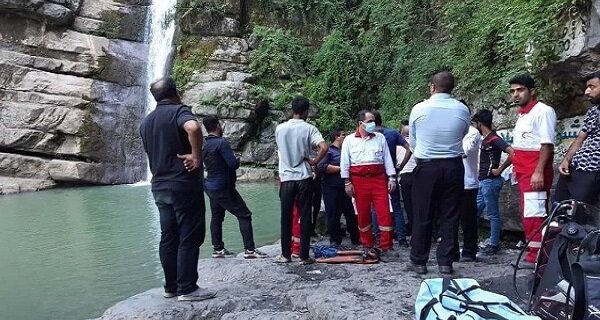 جان باختن گردشگر اصفهانی بر اثر سقوط از آبشار ویسادار پره‌سر