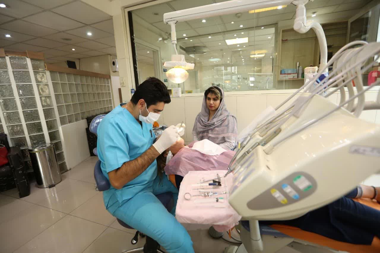 تاثیر فقر بر بهداشت دهان و دندان در ایران/ بعد از دارو، دندانپزشکی پول ایرانیان را می‌بلعد