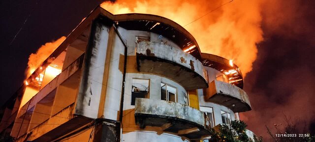 آتش‌سوزی گسترده در هتل ایران بندرانزلی
