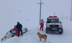 نجات جان سرنشینان خودروی منحرف شده به دره در گردنه الماس اسالم