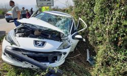 تصادف شدید خودروی ۲۰۷ در ماسال و نجات راننده محبوس توسط پلیس