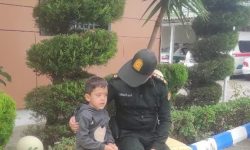 با تلاش پلیس بندر انزلی کودک گمشده اصفهانی به آغوش خانواده بازگشت