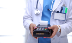 لزوم استفاده از کارتخوان در مطب پزشکان؛ معاون سازمان بازرسی خواستار معرفی متخلفان شد