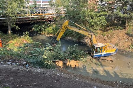 آغاز عملیات لایروبی ۱۴ کیلومتر از رودخانه‌های سطح شهر برای مقابله با آب‌گرفتگی‌های فصلی