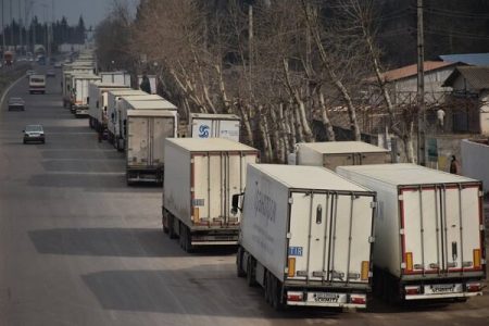 ترافیک مرزی و زیان صادرکنندگان در آستارا/ پیگیری‌های دیپلماتیک ادامه دارد