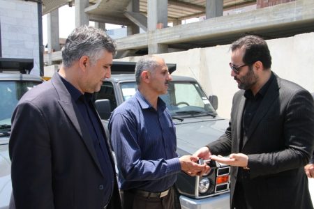 تحویل ۶ دستگاه خودروی خدمات‌رسان به شهرداری و دهیاری‌های بخش اسالم