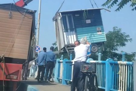 دادستان انزلی: جمع‌آوری دکه‌های پل غازیان در راستای ساماندهی شهری و اجرای قانون انجام شد