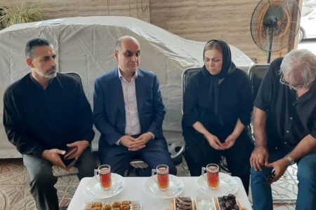 استاندار گیلان در منزل شهید نیما مرادی حاضر شد؛ ادای احترام به دریانورد شهید بندرانزلی