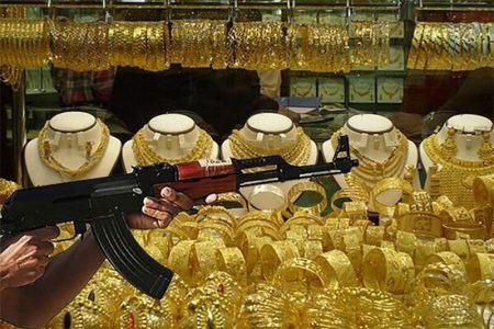 دستگیری سارقان مسلح طلافروشی رامسر در آستارا | کشف طلاجات مسروقه