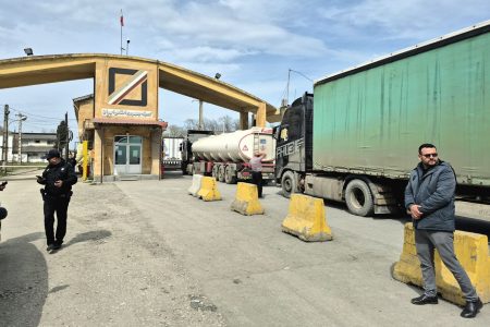 تردد روان ناوگان باری در مرز آستارا؛ خروج ۱۴۶ تریلی از مرز