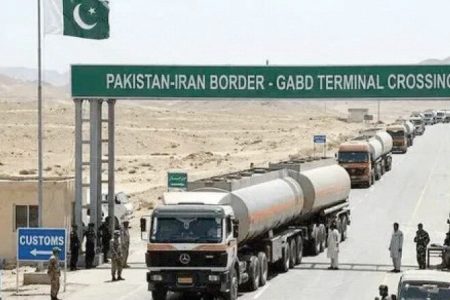اختلال در تجارت مرزی ایران و پاکستان؛ افزایش قیمت گاز مایع و بازگشایی گذرگاه گبد–ریمدان